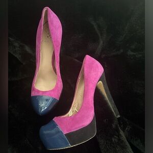 WOMENS VINCE CAMUTO NAVY PATENT LEATHER/ FUCHSIA SUEDE PUMPS W/SUEDE HEELS - 40